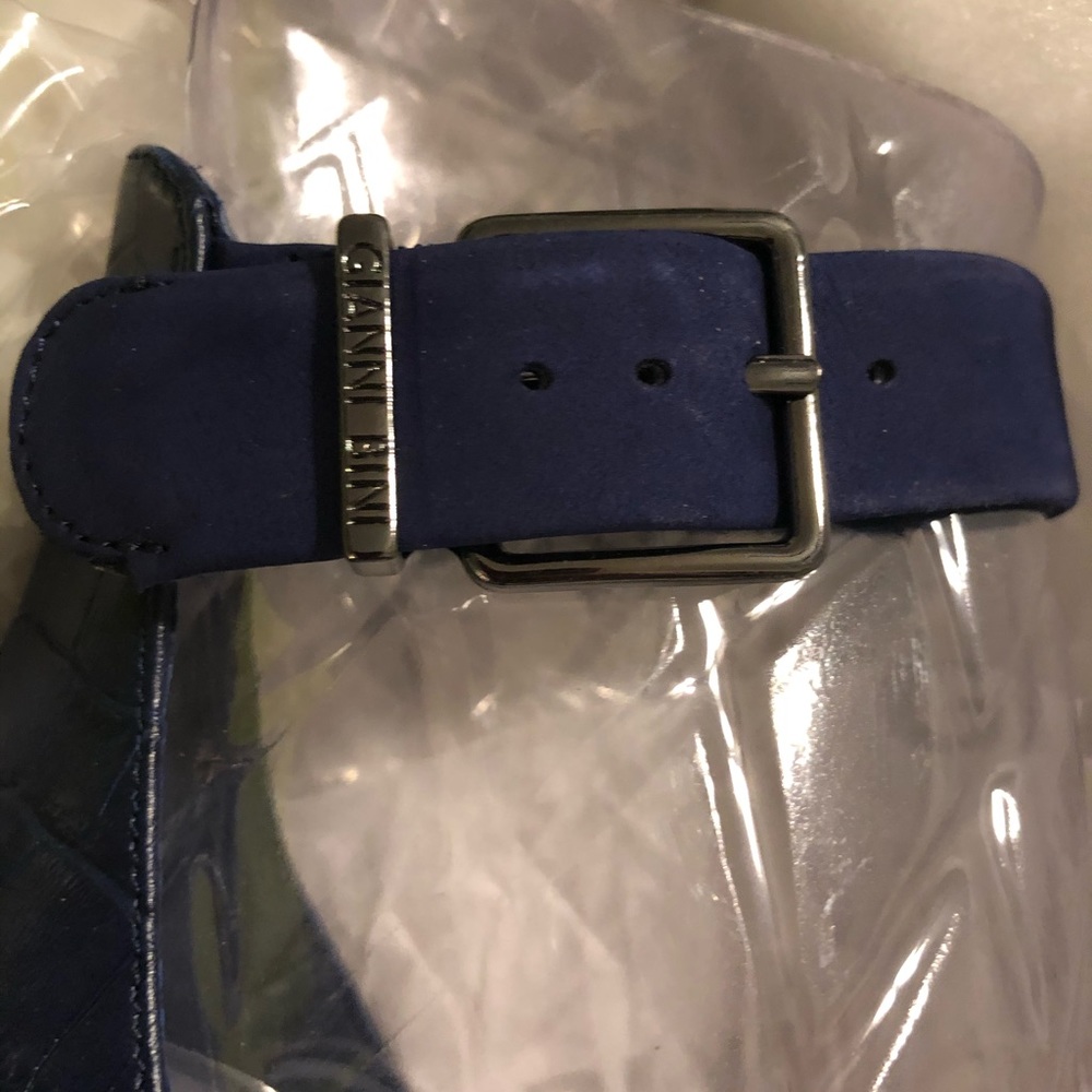 Gianni Bini Navy heels - Picture 2 of 5